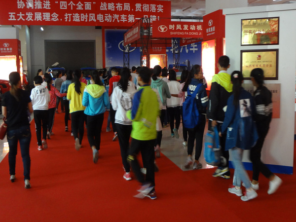 县尝试幼学部门幼学生来游艇会yth206科技展厅发展科普日活动
